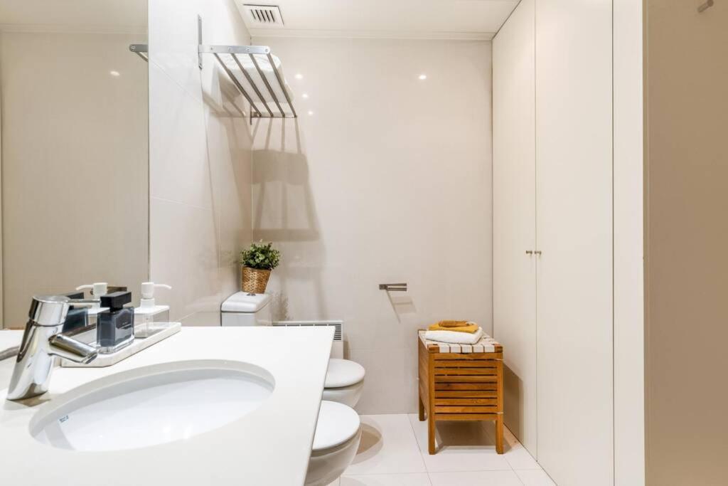 Lodging Apartments Monumumental Free Parking 바르셀로나 외부 사진