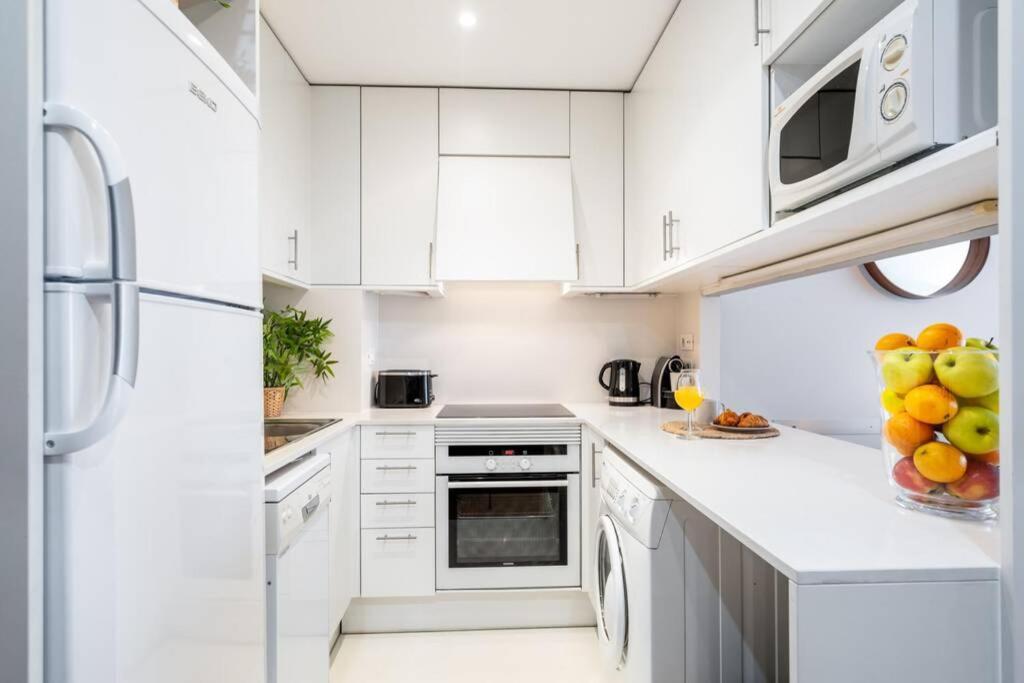 Lodging Apartments Monumumental Free Parking 바르셀로나 외부 사진