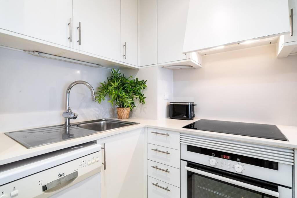 Lodging Apartments Monumumental Free Parking 바르셀로나 외부 사진