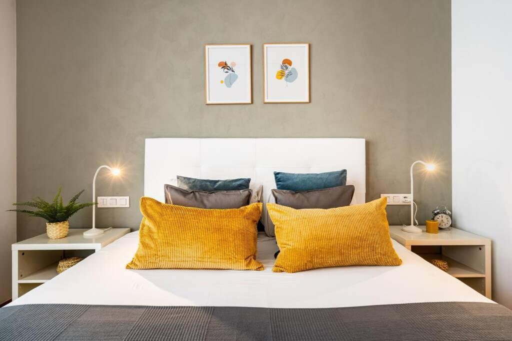 Lodging Apartments Monumumental Free Parking 바르셀로나 외부 사진