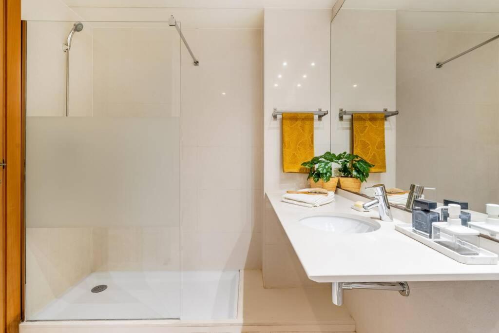 Lodging Apartments Monumumental Free Parking 바르셀로나 외부 사진